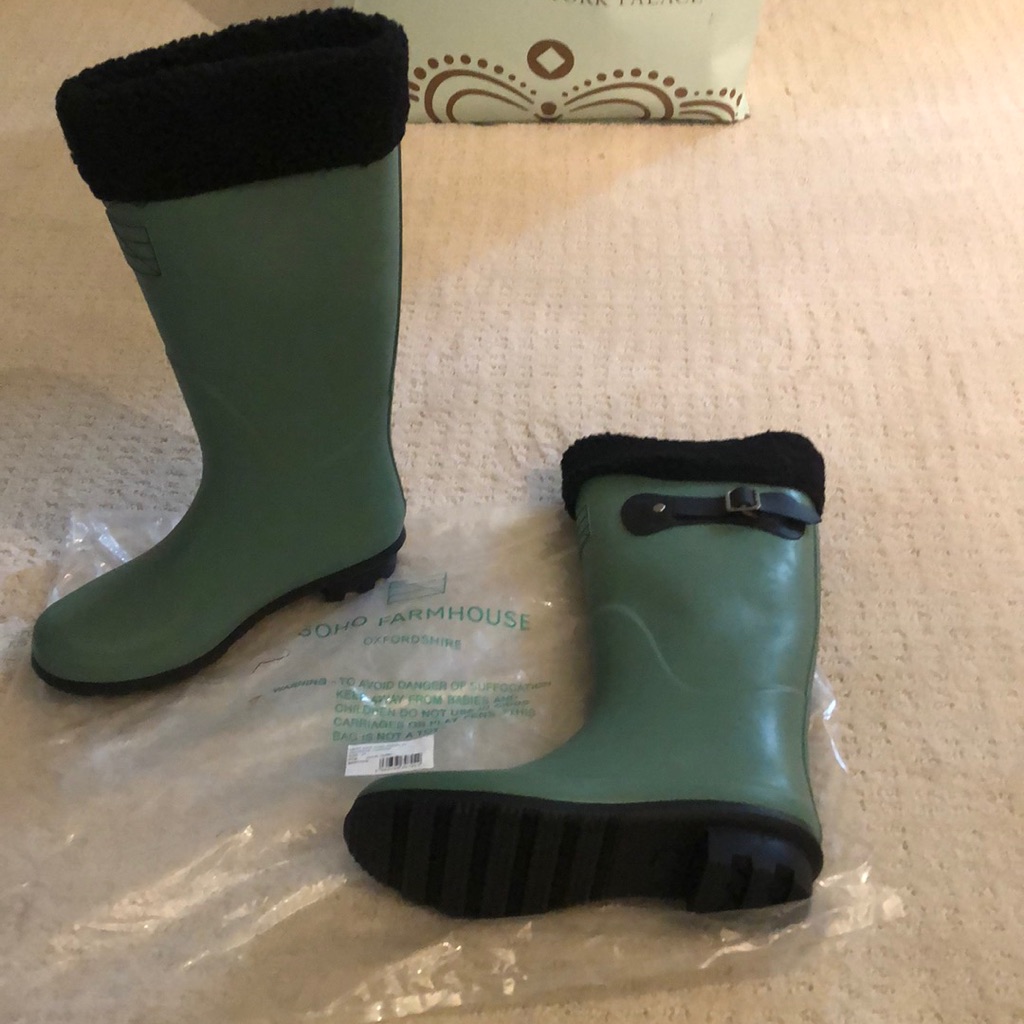 Brand New Green Welles Sz 37